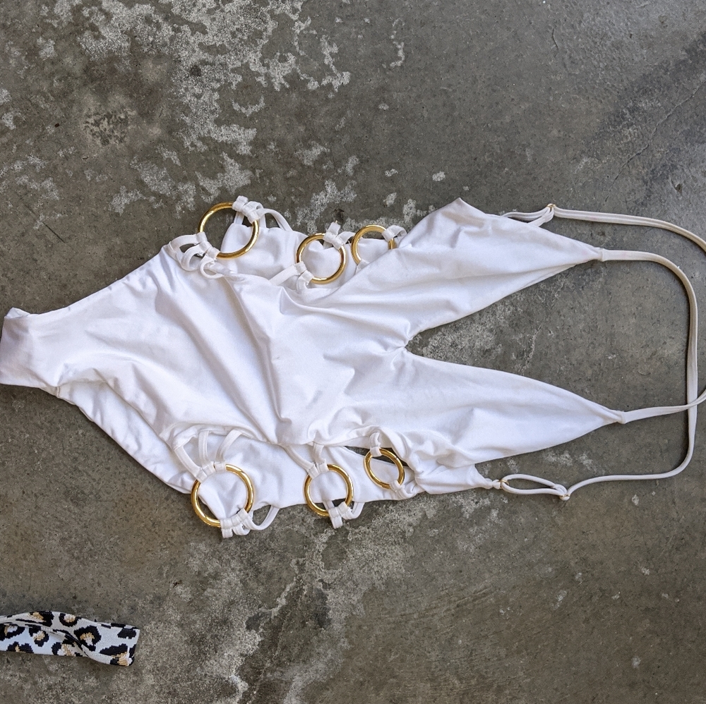 🚫trade W @aahtynn ONLY! Nwot BL Intermix o ring high cut out side 1 piece - Picture 2 of 7